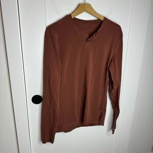 Vuori Ever Henley Long Sleeve T-shirt Rust Brown Size Medium